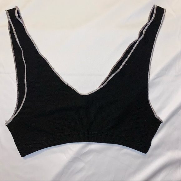 V-Neck Black Cropped Bra Top - Picture 2 of 3